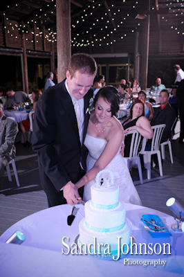 Best Lakeside wedding at Paradise Cove in Orlando, Florida - Wedding photographer - Sandra Johnson (SJFoto.com)